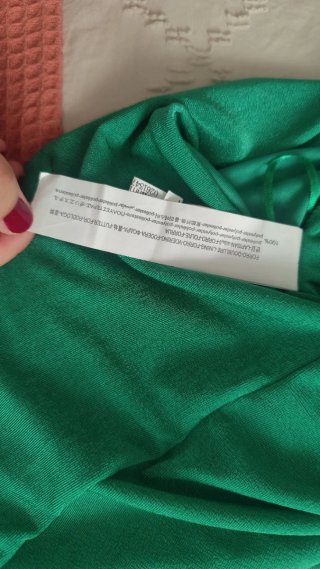 Top verde Stradivarius asimétrico