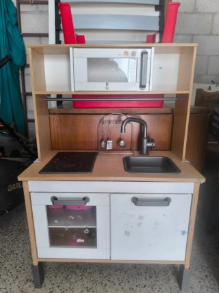 Cocinita de juguete de madera