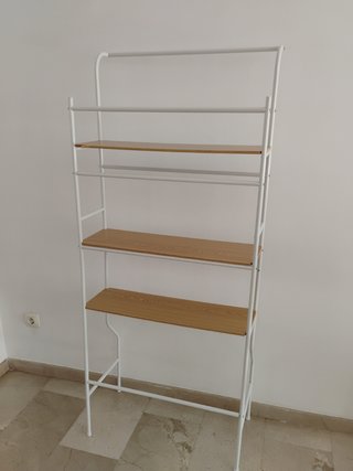 Estantería de baño metálica y madera