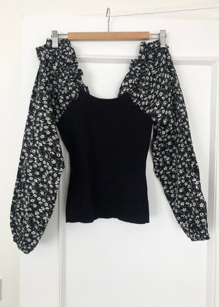 Top de flores manga larga Anthropologie XS