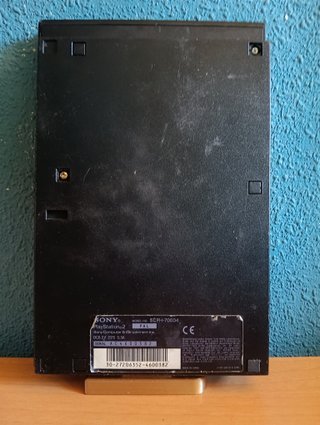 PlayStation 2 Slim (Lettore). Funzionante, ma il lettore non legge. Solo console senza cavi.