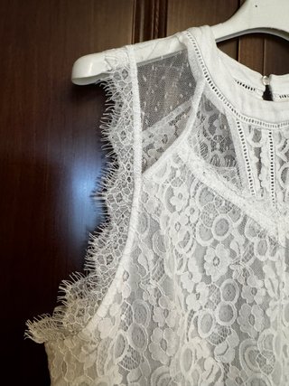 Blusa de encaje blanca talla M