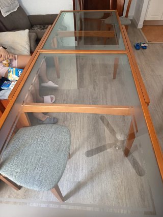 Mesa de salón, de madera y cristal