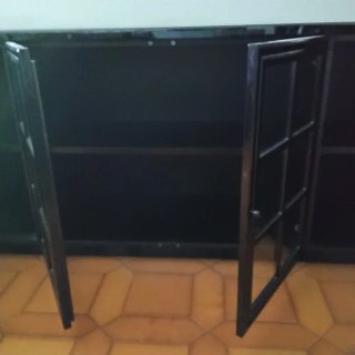 Aparador negro lacado. URGE MUDANZA