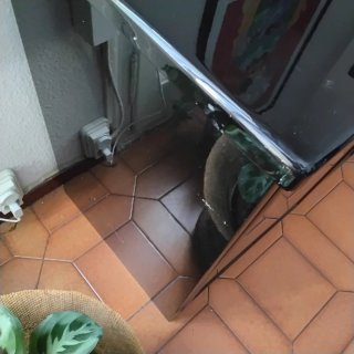 Aparador negro lacado. URGE MUDANZA