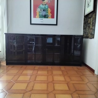 Aparador negro lacado. URGE MUDANZA