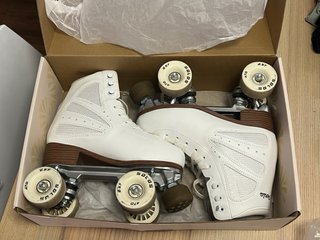 Patines Artísticos Blancos. Talla 35