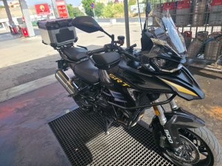 QJMotor SRT 900S Negra y Amarilla