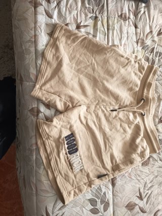 Bermudas moradas y negras