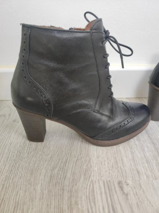 Botines Pitillos Piel Negros Tacón