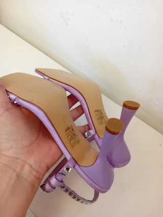 Sandalias tacón moradas con pedrería
