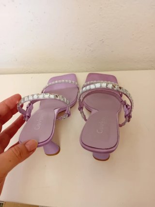 Sandalias tacón moradas con pedrería