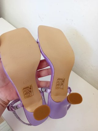 Sandalias tacón moradas con pedrería