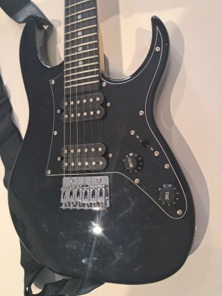 Guitarra Eléctrica Harley Benton ST-Junior BK