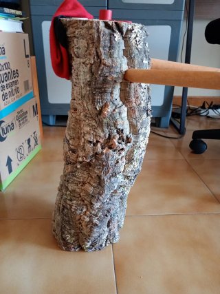 Caga Tió de fusta amb barretina
