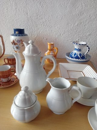 Conjunto porcelana y cerámica decorativa