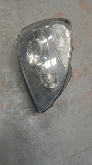 Faro delantero derecho Renault Clio
