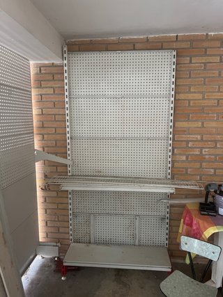 Estantería metálica blanca