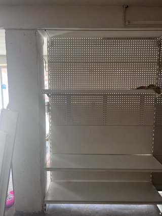 Estantería metálica blanca