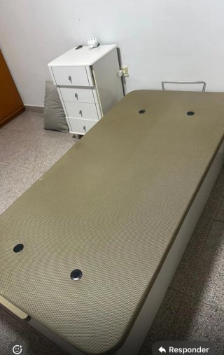 Canapé abatible y el mueble que aparece al lado