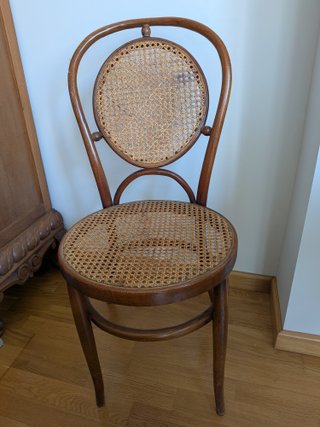 Mesa redonda y 4 sillas estilo thonet