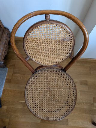 Mesa redonda y 4 sillas estilo thonet