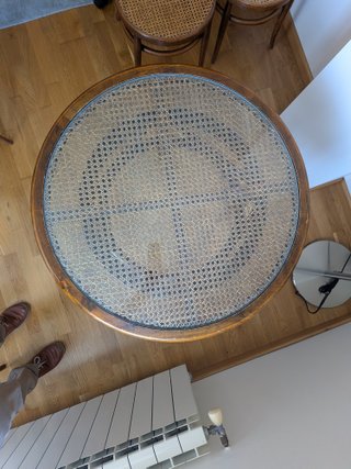 Mesa redonda y 4 sillas estilo thonet