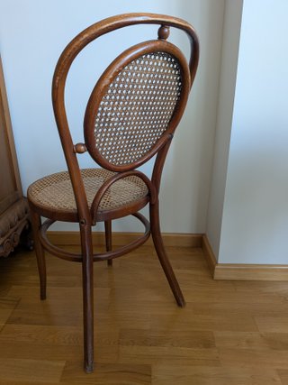 Mesa redonda y 4 sillas estilo thonet