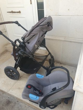 Vendo Carrito de bebé y silla de coche gris