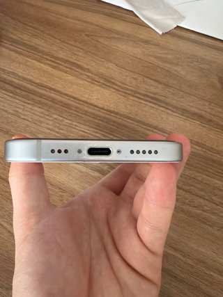 iPhone 15 100% Batería