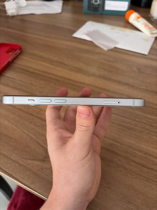 iPhone 15 100% Batería