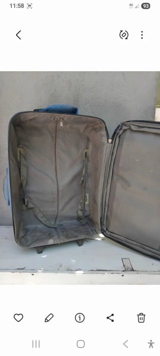 Maleta azul de viaje