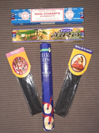 Lote 3 cajas incienso + 2 soportes madera