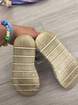 Sandalias niña plateadas mariposas T29