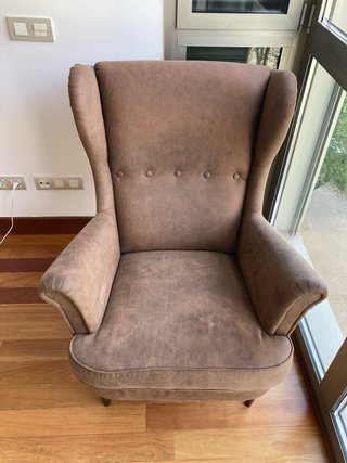 Divano STRANDMON IKEA in similpelle marrone