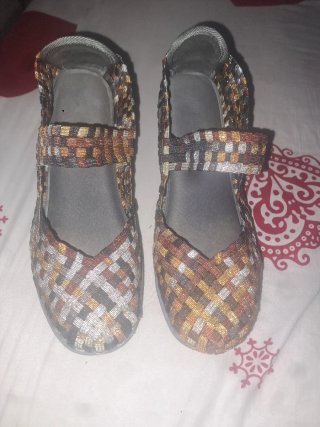 Zapatos verano cuadros marrones y dorados