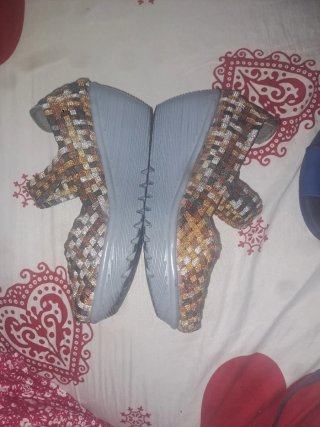 Zapatos verano cuadros marrones y dorados