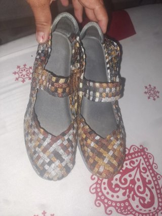 Zapatos verano cuadros marrones y dorados