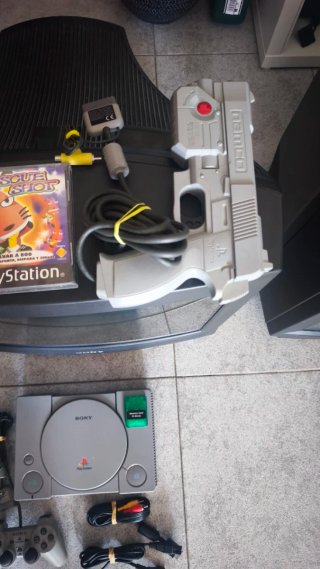 TV CRT Sony Trinitron + PS1 + Pistola + 2 Giochi