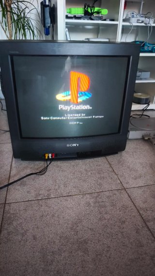 TV CRT Sony Trinitron + PS1 + Pistola + 2 Giochi