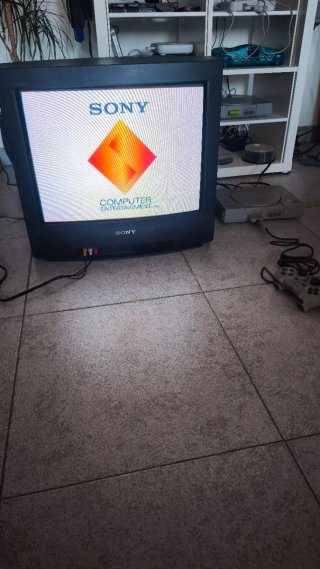 TV CRT Sony Trinitron + PS1 + Pistola + 2 Giochi