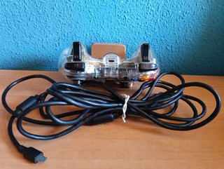Mando para Xbox 360 con conexión por cable.