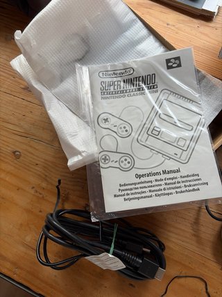 Super Nintendo Classic Mini + 2 Mandos