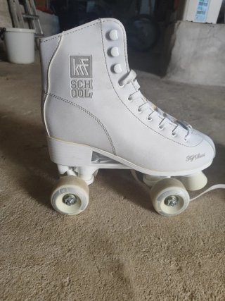 2 pares de Patines blancos talla 40 y 36