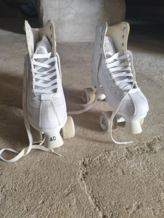 2 pares de Patines blancos talla 40 y 36