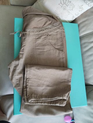 Pantalón premamá talla 46 beige