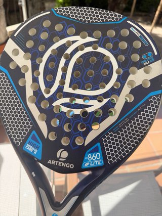 Paletero Bullpadel y 3 palas de pádel