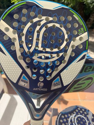 Paletero Bullpadel y 3 palas de pádel
