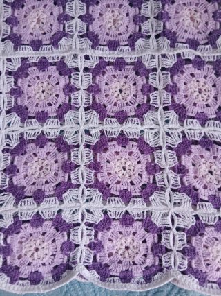 Vestido crochet morado y blanco