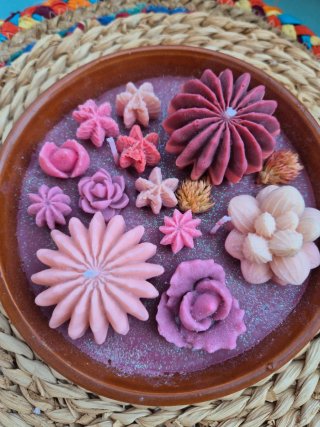 Candela fatta a mano con fiori e succulente